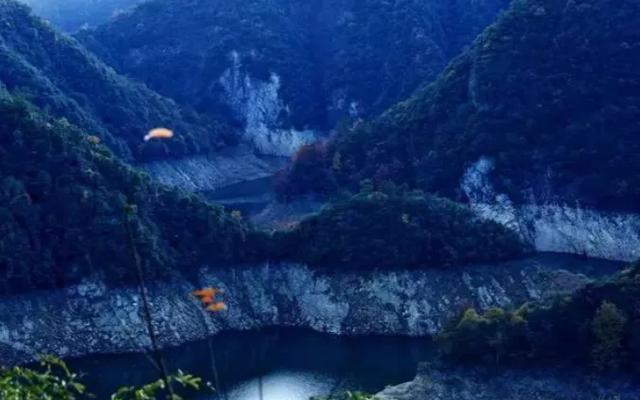 峨眉山月歌古诗原文（峨眉山月歌古诗原文及解释）