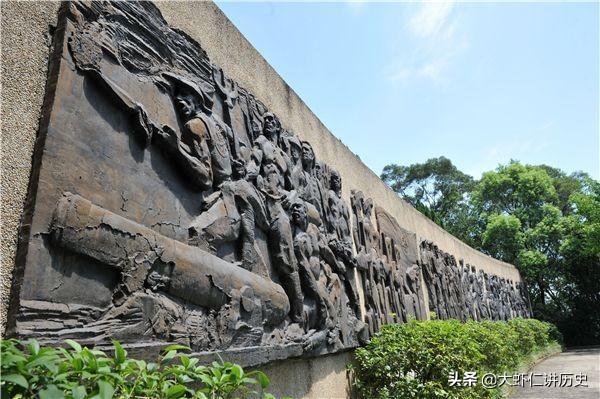缅怀先烈诗词_缅怀先烈诗词草书