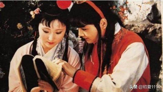 贾宝玉压在林黛玉身上（贾宝玉为林黛玉摔玉）