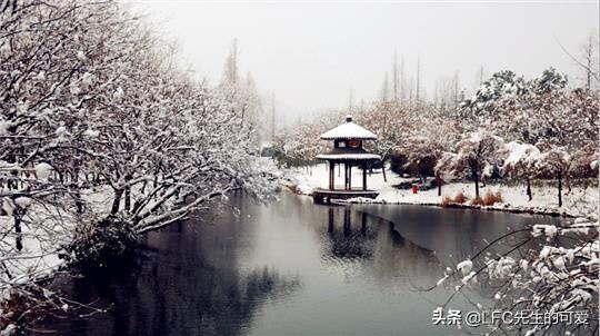 湖心亭看雪第一段翻译（湖心亭看雪现代文翻译）